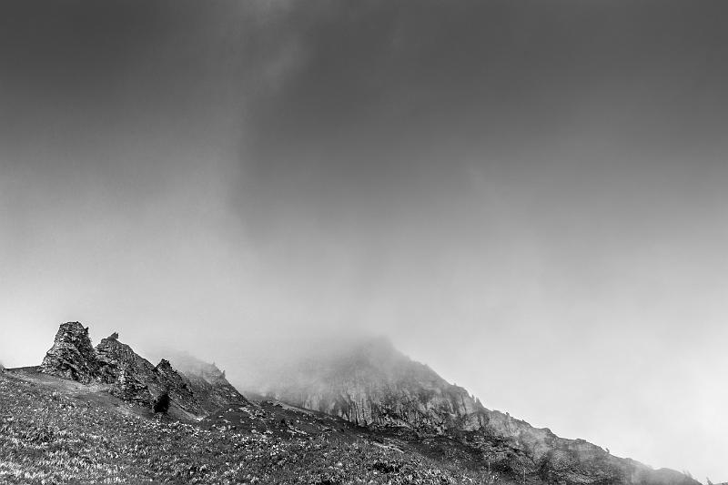 2019_06_12 (0004).jpg - Massif des Aravis vers le Mont Charvin (Juin 2019)